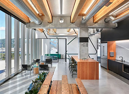 ӵ�������˶�Ϊ�淶�İ칫��װ����ƿռ�����������ġ���Adidas